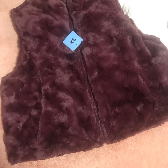 Nicole miller (2)reversible women’s faux fur vest (NO offer) please - Picture 2 of 16